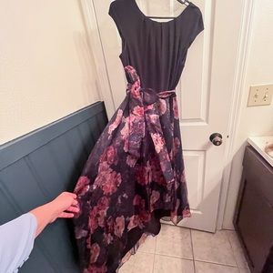SLNY Size 8 Formal Floral Dress